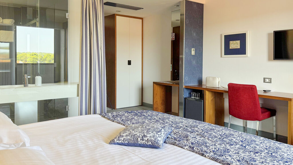 HOTEL-IN-Gallery-Doppelzimmer mit Stadtblick_01