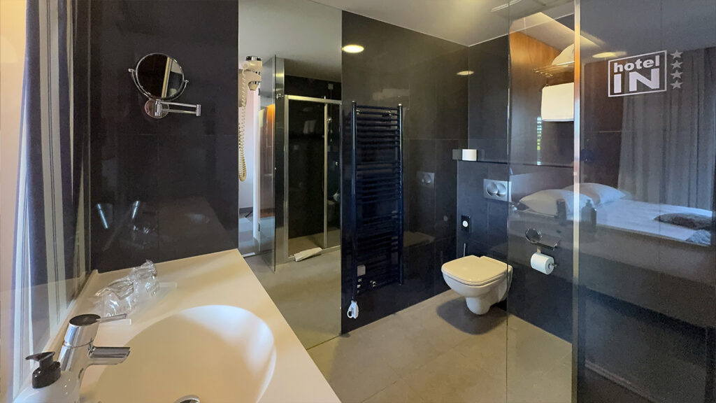 HOTEL-IN-Gallery-Doppelzimmer mit Stadtblick_03.jpg